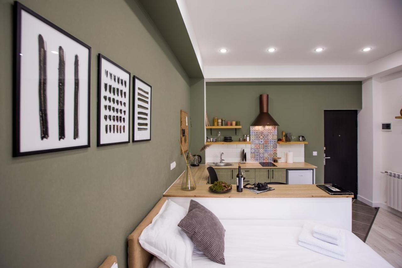 Hotelise I Bells-Of-Ireland Apartment Erevan Esterno foto