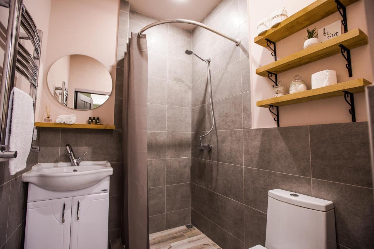 Hotelise I Bells-Of-Ireland Apartment Erevan Esterno foto