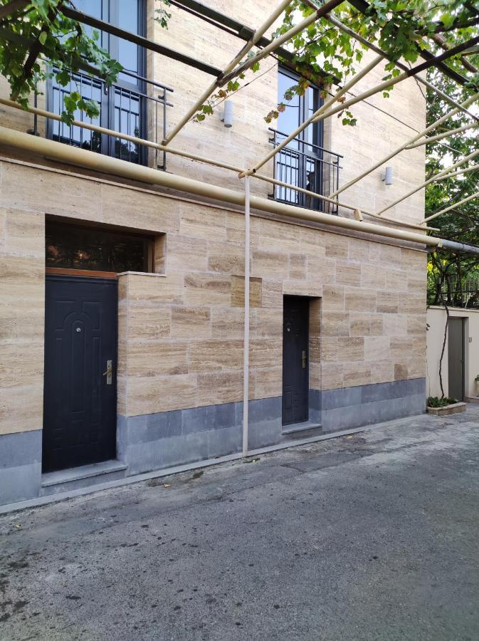 Hotelise I Bells-Of-Ireland Apartment Erevan Esterno foto