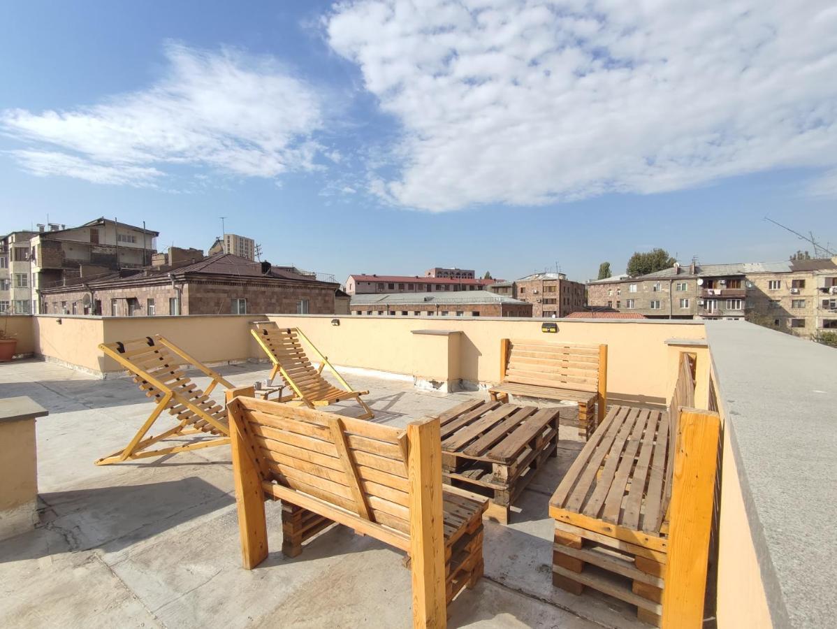 Hotelise I Bells-Of-Ireland Apartment Erevan Esterno foto