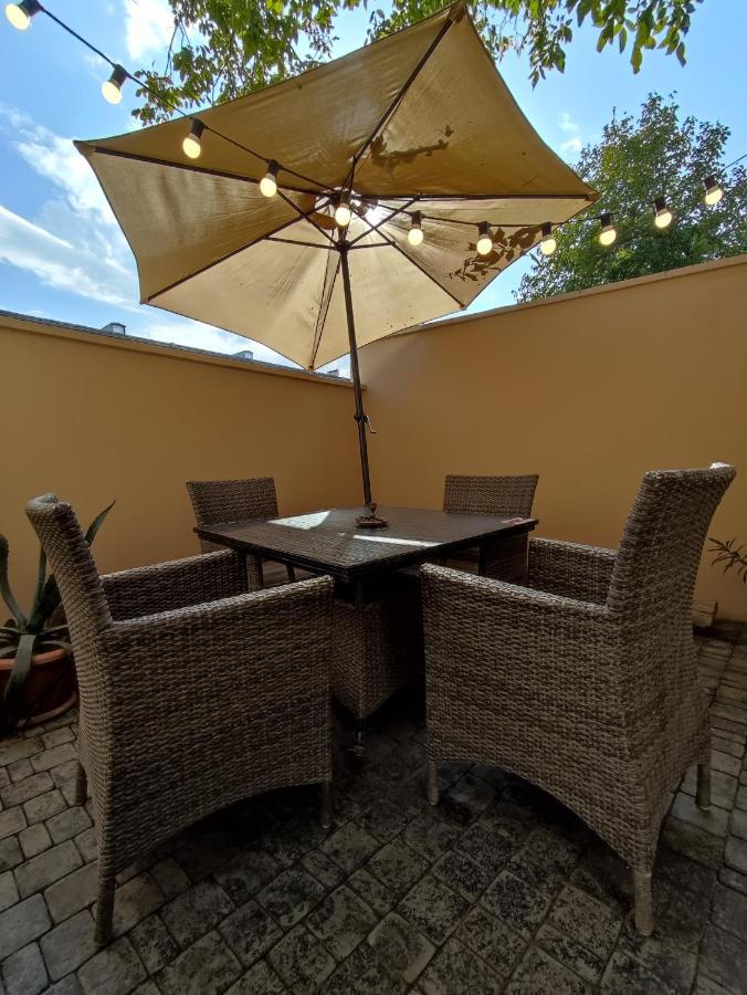 Hotelise I Bells-Of-Ireland Apartment Erevan Esterno foto